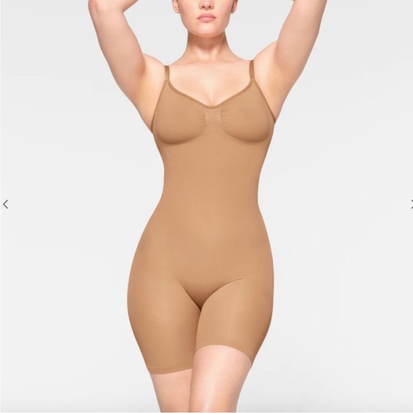 SKIMS Seamless Sculpt Mid Thigh bodysuit - Picture 1 of 7